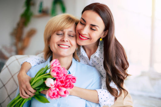 Cadeau d’anniversaire pour maman : nos meilleures idées qui la feront craquer à coup sûr