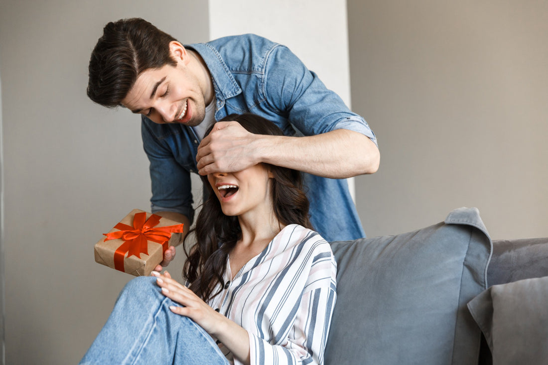 Cadeau d’anniversaire de couple : top des idées romantiques pour les amoureux