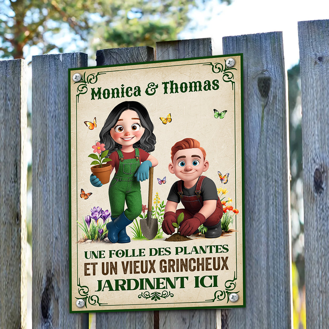 Une Folle Des Plantes Et Un Vieux Grincheux - Jardinent Ici – Plaque En Métal Personnalisée