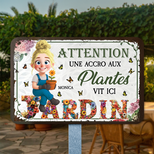 Attention ! Une Accro Aux Plantes Vit Ici – Plaque En Métal Personnalisée