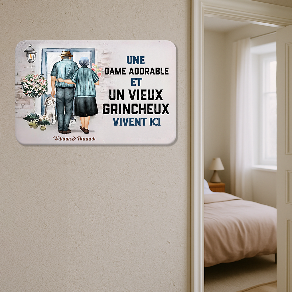 Une Dame Adorable Et Un Vieux Grincheux – Plaque En Métal Personnalisée