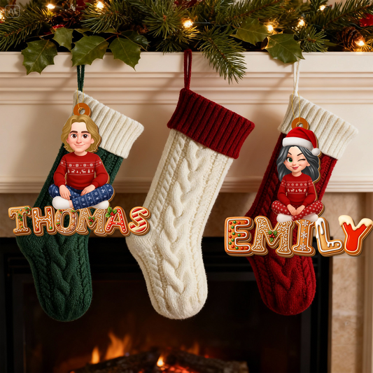 Ornement de Noël Personnalisé au Nom de Famille – Décoration en Bois avec Chaussette